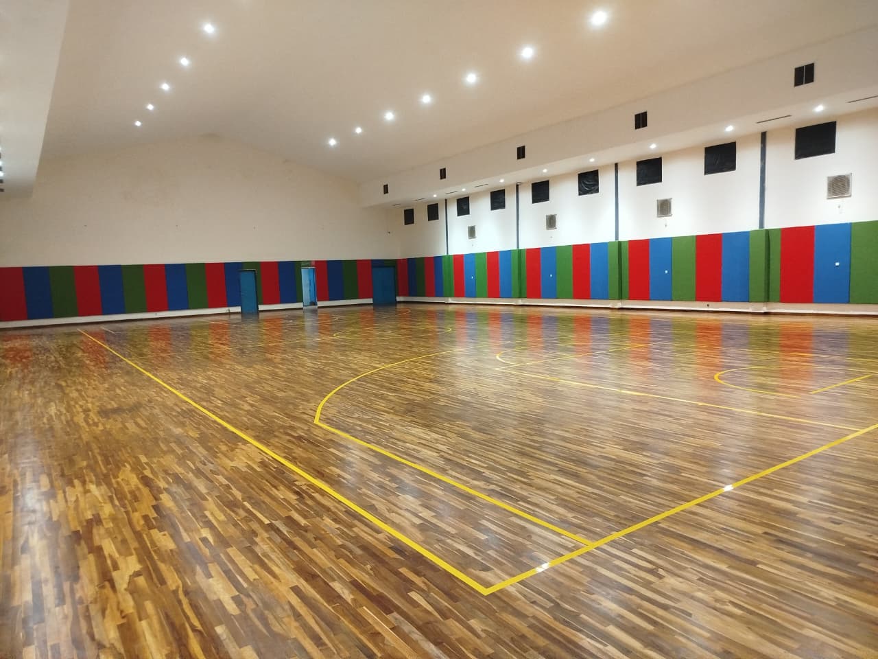 Jasa Pembuatan Lapangan Olahraga Indoor Profesional