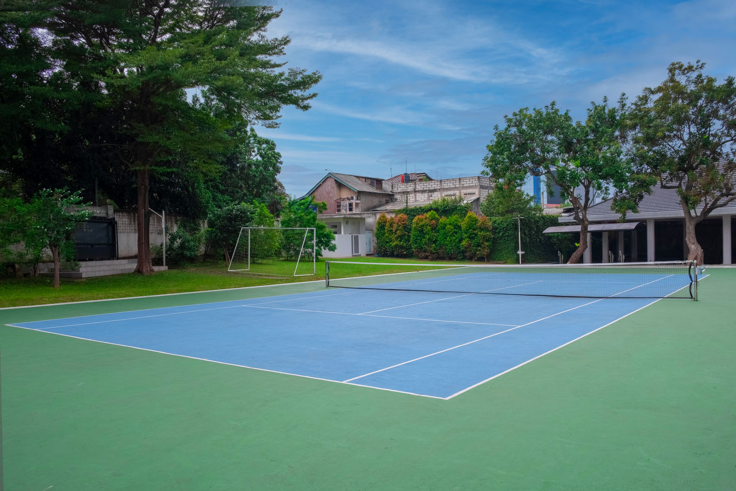 Jasa Pembuatan Lapangan Tenis Profesional Berstandar ITF dari Sentono Sport